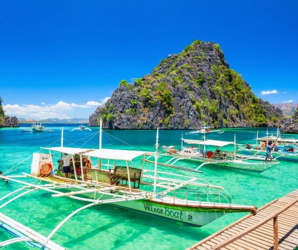 White sand beach at Seven Commandos Beach, El Nido, Philippines.